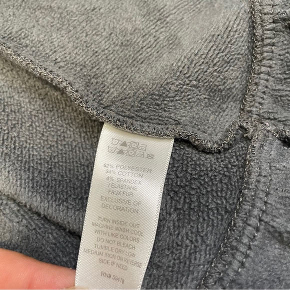 Max Studio Baby Girl Sparkly Hooded Ruffle Poncho Cape Sweater 24M - Picture 10 of 10